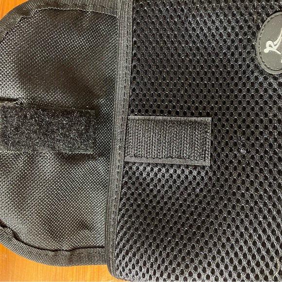 Running Buddy “Buddy Pouch” - Picture 2 of 7